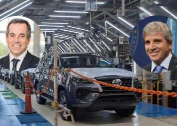 Toyota le marcó a Caputo el costo argentino: tasas municipales que encarecen autos y frenan exportaciones