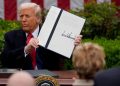 Trump incluye a Argentina en una ofensiva arancelaria y abre dudas sobre el trasfondo político de la relación bilateral