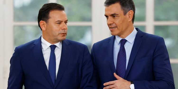 Sánchez negó “tres veces” conocer las andanzas de Leire Díez, pero el caso ya golpea al corazón del PSOE