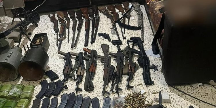Israel frustra un posible ataque: hallan un arsenal oculto en una cisterna cerca de Jerusalén