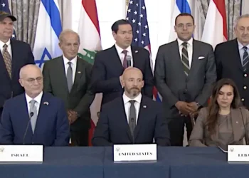 Israel y Líbano firman un acuerdo clave para recuperar la soberanía libanesa y cercar el poder militar de Hezbollah