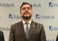 Exclusivo: Escándalo en FAdeA: denuncian a Julio Manco por violencia contra una mujer de 72 años y crece la presión por su salida