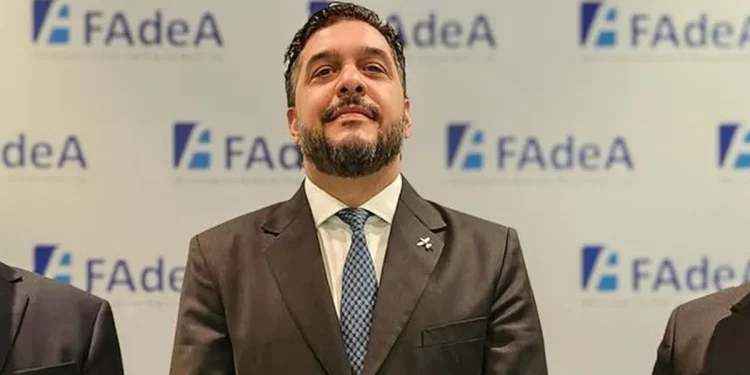 Exclusivo: Escándalo en FAdeA: denuncian a Julio Manco por violencia contra una mujer de 72 años y crece la presión por su salida