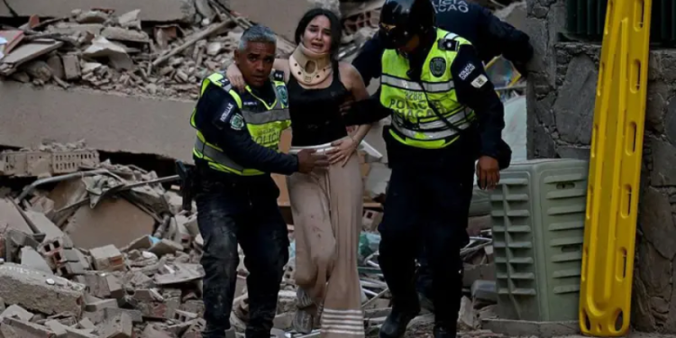 Venezuela eleva a 164 los muertos y mil heridos por los terremotos y teme más víctimas bajo los escombros