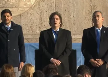 Milei volvió a Rosario por el Día de la Bandera y buscó mostrar poder en medio del ruido interno