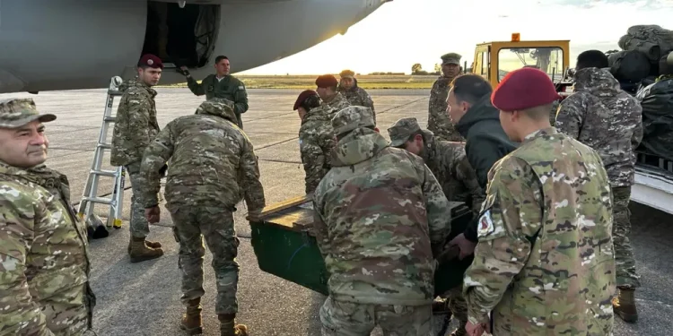 Argentina despliega Fuerzas Armadas, médicos y rescatistas en Venezuela tras el doble terremoto
