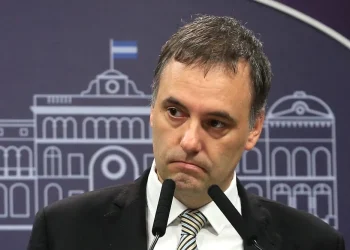Adorni se fue, Santilli avanza y en YPF se abre otra disputa en el poder libertario