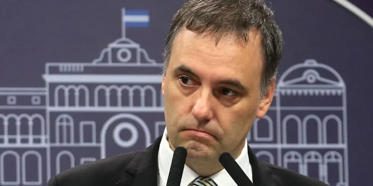 Fin:Adorni se fue, Santilli avanza y en YPF se abre otra disputa en el poder libertario