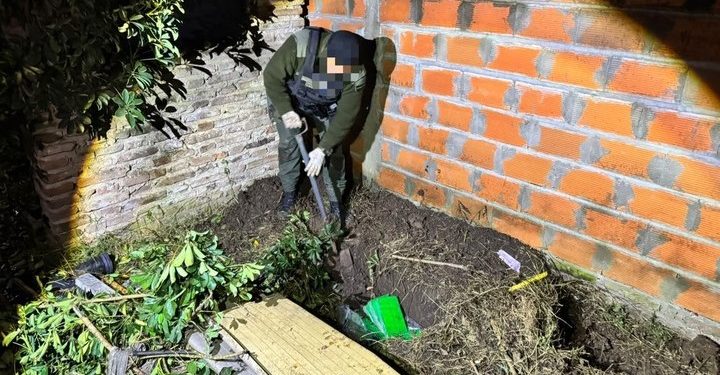 Narcoaviones en Santa Fe: cayó un apoyo logístico de los Borras y hallaron 50 kilos de cocaína enterrados en la casa de su madre