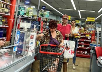 Llegar a fin de mes en Argentina: una familia necesitó casi $1,5 millones para no ser pobre y $2,45 millones para ser clase media en CABA