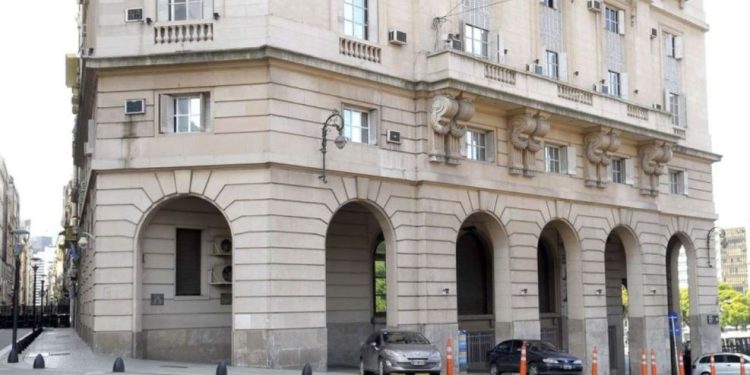 Ochenta años de la SIDE: El tango del vacío, la rosca con Storani y el espionaje liquidado como una PYME. La CICIA es pecado.