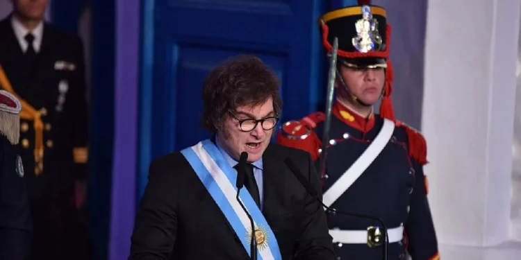 Milei buscó relanzar su gobierno desde Tucumán con gobernadores aliados y una nueva ofensiva reformista