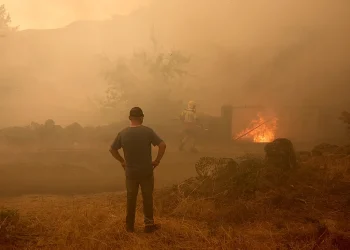 España enfrenta el mayor incendio de Castilla-La Mancha: 26.000 hectáreas arrasadas y 32 pueblos evacuados