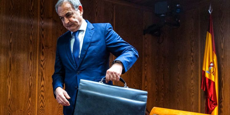 El imputado Zapatero rompió el silencio por el caso Plus Ultra, no explicó las joyas en su despacho