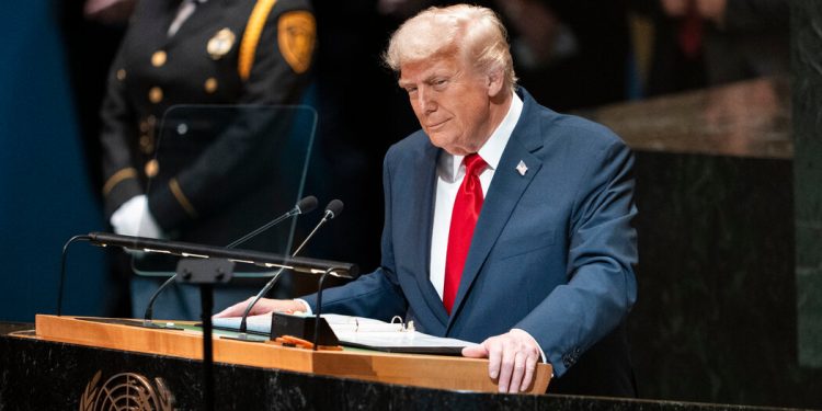 Estados Unidos golpeó decenas de objetivos iraníes y Teherán respondió con misiles y drones contra Kuwait y Baréin