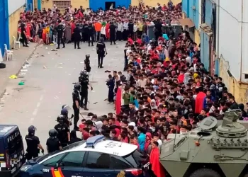 El Gobierno movilizó al Ejército ante la entrada masiva desde Marruecos que desbordó Ceuta y dejó al menos nueve muertos