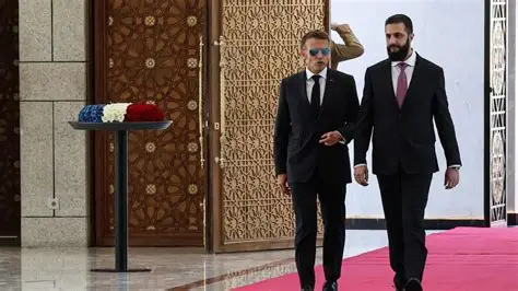 Dos bombas estallaron cerca del hotel de Macron en Damasco y expusieron la fragilidad de la nueva Siria