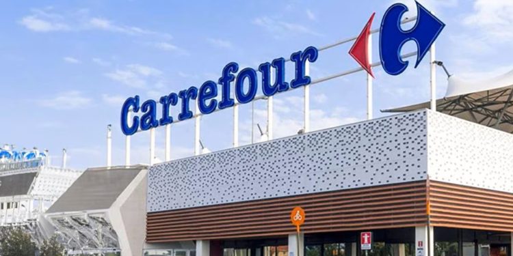 Carrefour reclama más de $405.000 por una tarjeta sin consumos y ofrece “cancelar” la supuesta deuda al 50%