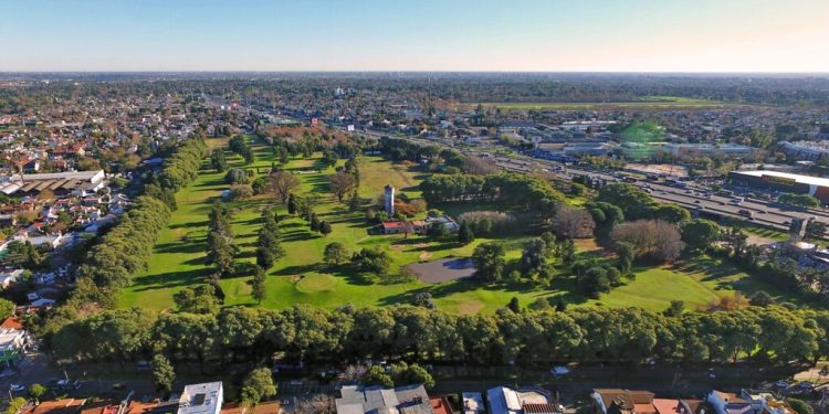 Vecinos de Villa Adelina convocan a defender el Parque del Golf y denuncian un negociado