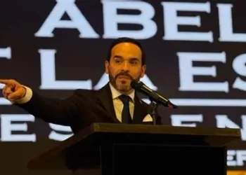 Colombia al borde de una crisis institucional: De la Espriella acusó a Petro de ensayar un golpe y suspendió la transición