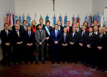 Milei reúne a su mesa política y busca en Tucumán una foto de poder tras la caída de Adorni