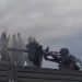 Increíble video de un soldado ruso que perdió el control de una ametralladora