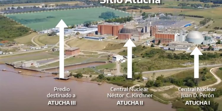 El faltazo oficial a un acto militar chino expuso una debilidad que no protege el interés argentino