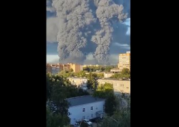 Ucrania golpeó el corazón logístico ruso: ocho muertos y depósitos incendiados tras una oleada de drones
