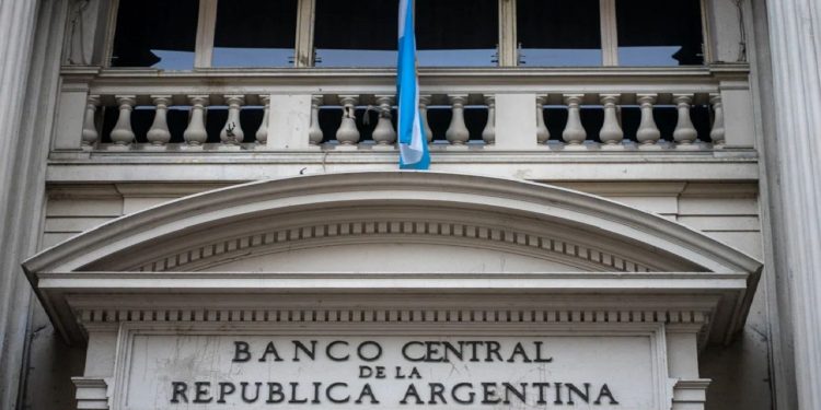 Milei va contra las “esporas” monetarias K y busca modificar la carta orgánica del Banco Central