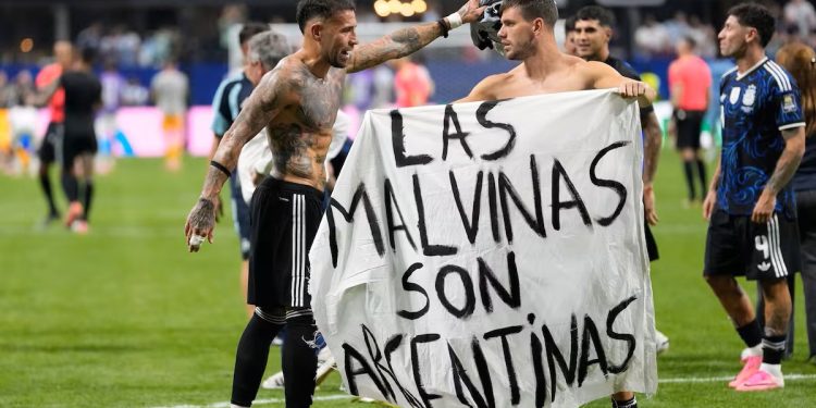 Malvinas dejó al Gobierno en offside mientras Milei negocia con Messi los festejos de la Selección