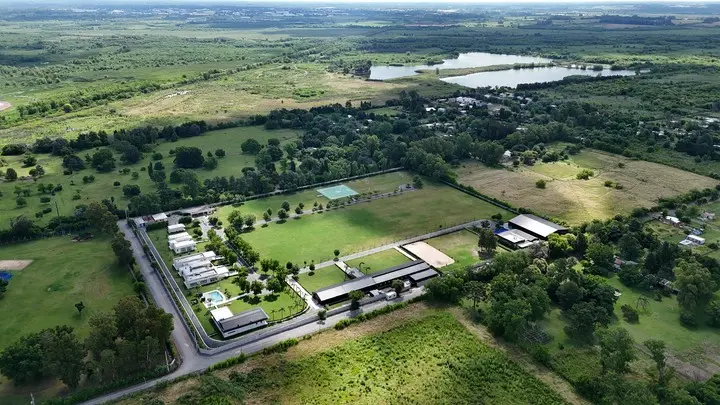Vista de Dron del domicilio de Claudio “Chiqui” Tapia en Villa Rosa, el 1 de Diciembre de 2025 en Villa Rosa, Provincia de Buenos Aires, Argentina.
