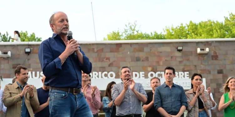 El banquero que viene de apoyar a Milei a festejar con Insaurralde. El negocio de los dólares SIRA