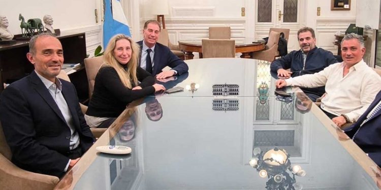 Milei ordena el Gobierno detrás de su reelección y busca un pacto inestable con los gobernadores