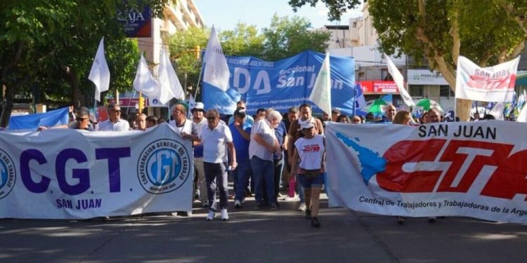 La CGT retoma la ofensiva contra Milei y marcha al Congreso junto a jubilados y movimientos sociales