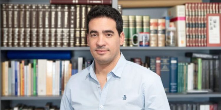 Ravier admitió que el dólar podría llegar a $1.800 y relativizó el impacto de una suba de hasta 20%