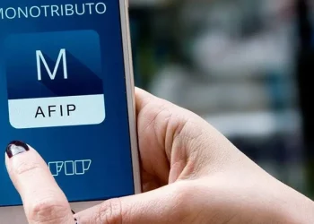 Alarma entre los monotributistas: la reforma tributaria podría reducir categorías y revivir al responsable no inscripto