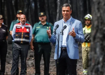 Pedro Sánchez admite que la situación es extrema: incendios arrasaron 45.000 hectáreas con 90.000 personas evacuadas o confinadas