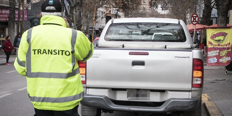 Mendoza convierte a los vecinos en “testigos” del tránsito, pero no despliega el mismo sistema contra bunkers de drogas