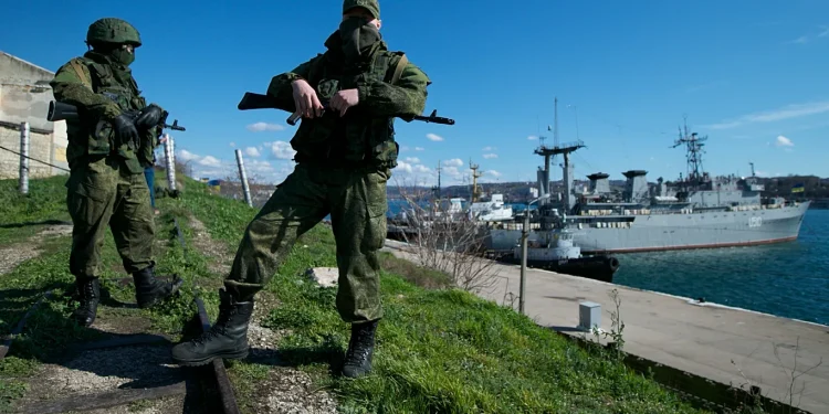 Un soldado ruso mató a cuatro personas en Crimea mientras crecen los indicios de deterioro psicológico en las tropas de Moscú