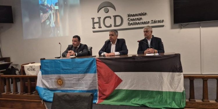 El PJ embanderó de Palestina el Concejo de Zárate y desató una fuerte polémica