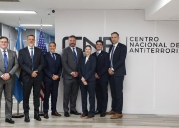 La caja de los espías crece otros $49.000 millones mientras Karina Milei y Santiago Caputo disputan el control de la “casa”