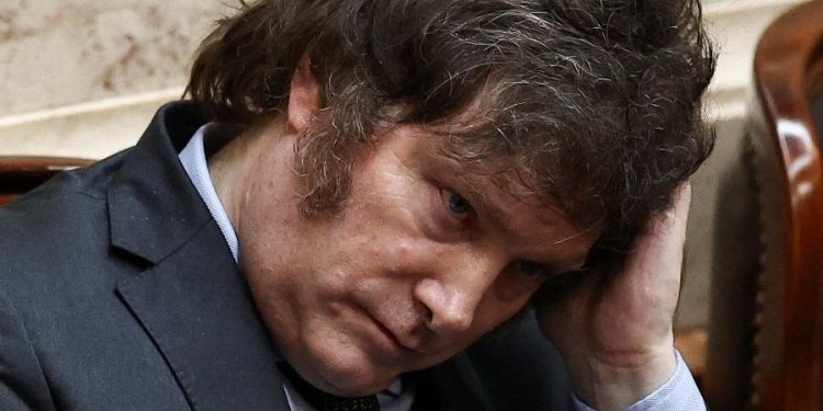 Exclusivo: denuncian a Milei por abuso de autoridad por el trato opuesto a las renuncias de Bailaque y López