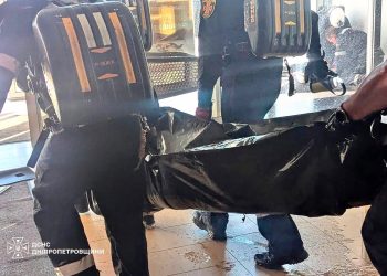 Crimen de guerra: Rusia golpea un shopping repleto en la ciudad natal de Zelensky qué deja 15 muertos y 130 heridos