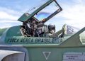 La crisis fiscal de Brasil alcanzó a la Fuerza Aérea y amenaza las operaciones de los Gripen y KC-390