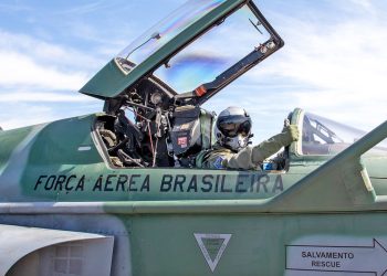 La crisis fiscal de Brasil alcanzó a la Fuerza Aérea y amenaza las operaciones de los Gripen y KC-390