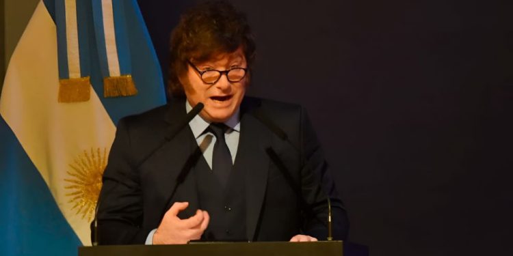 Entre gritos e insultos, Milei defendió su economía: “La foto sigue horrible, pero la película es la mejor”