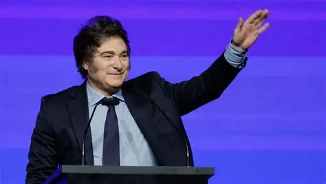 Milei inicia su campaña apoyada en la desinflación mientras la economía cotidiana se debilita y empresarios callan
