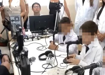 Formosa adoctrina a niños con el “modelo formoseño” y el culto escolar a Gildo Insfrán. Similitudes con Cuba e Irán