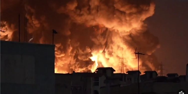 Estados Unidos destruyó una planta de misiles iraní y dejó en suspenso una nueva ofensiva para forzar la apertura de Ormuz