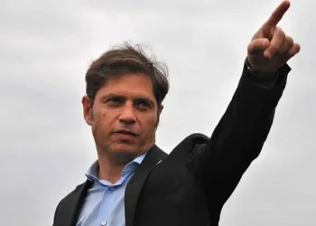 La crisis de la Bonaerense golpea a Kicillof: patrulleros sin nafta, malestar policial y una seguridad que no se arregla desplazando funcionarios